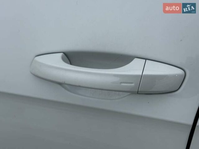 Белый Фольксваген e-Golf, объемом двигателя 0 л и пробегом 183 тыс. км за 12399 $, фото 18 на Automoto.ua