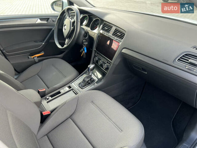 Белый Фольксваген e-Golf, объемом двигателя 0 л и пробегом 56 тыс. км за 13200 $, фото 41 на Automoto.ua