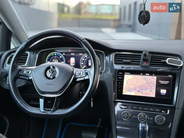Белый Фольксваген e-Golf, объемом двигателя 0 л и пробегом 61 тыс. км за 14500 $, фото 25 на Automoto.ua