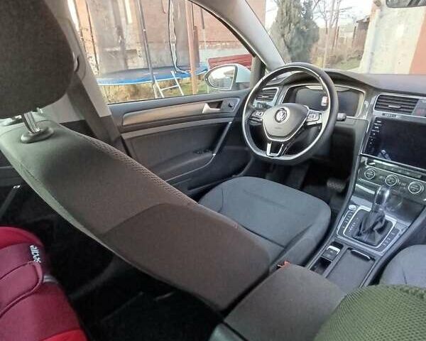 Белый Фольксваген e-Golf, объемом двигателя 0 л и пробегом 130 тыс. км за 13200 $, фото 20 на Automoto.ua
