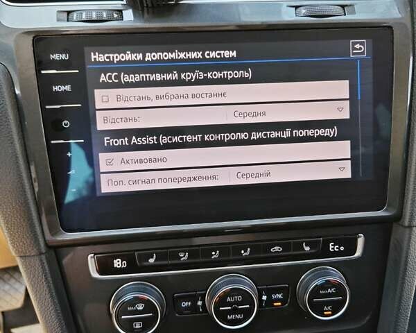 Белый Фольксваген e-Golf, объемом двигателя 0 л и пробегом 41 тыс. км за 18500 $, фото 16 на Automoto.ua