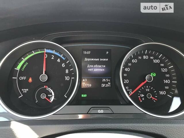 Белый Фольксваген e-Golf, объемом двигателя 0 л и пробегом 17 тыс. км за 15999 $, фото 27 на Automoto.ua