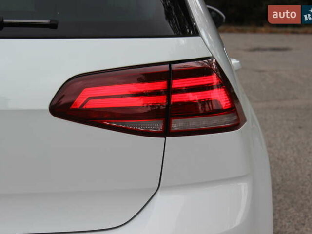 Белый Фольксваген e-Golf, объемом двигателя 0 л и пробегом 68 тыс. км за 14999 $, фото 18 на Automoto.ua