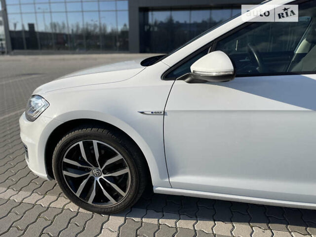 Білий Фольксваген e-Golf, об'ємом двигуна 0 л та пробігом 49 тис. км за 15299 $, фото 6 на Automoto.ua