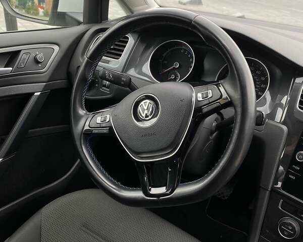 Білий Фольксваген e-Golf, об'ємом двигуна 0 л та пробігом 82 тис. км за 13000 $, фото 7 на Automoto.ua