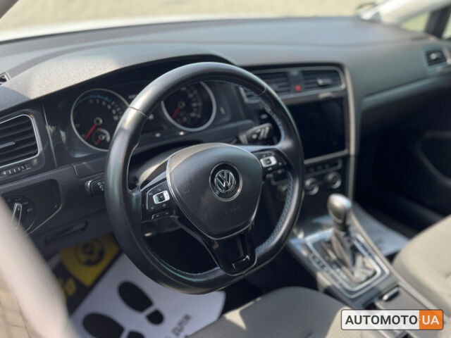 Білий Фольксваген e-Golf, об'ємом двигуна 36 л та пробігом 70 тис. км за 16590 $, фото 8 на Automoto.ua