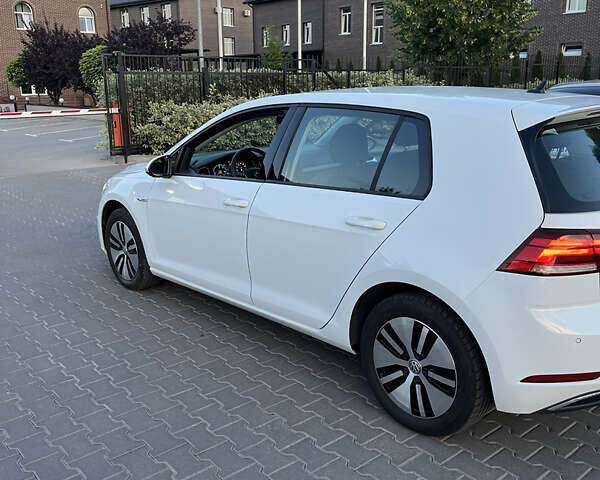 Белый Фольксваген e-Golf, объемом двигателя 0 л и пробегом 136 тыс. км за 13000 $, фото 2 на Automoto.ua