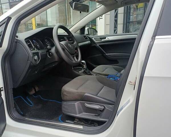 Белый Фольксваген e-Golf, объемом двигателя 0 л и пробегом 38 тыс. км за 15500 $, фото 11 на Automoto.ua