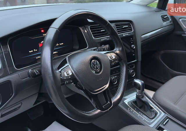 Белый Фольксваген e-Golf, объемом двигателя 0 л и пробегом 88 тыс. км за 14500 $, фото 29 на Automoto.ua