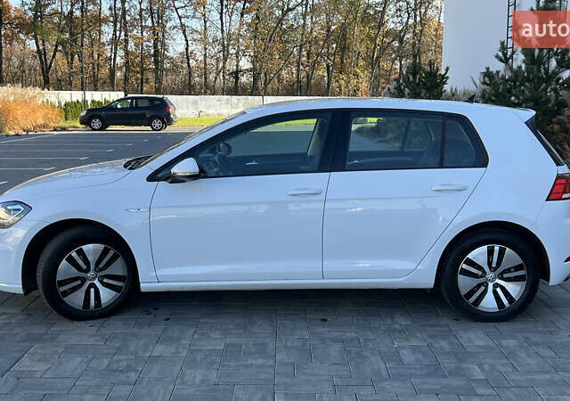 Белый Фольксваген e-Golf, объемом двигателя 0 л и пробегом 84 тыс. км за 13250 $, фото 8 на Automoto.ua