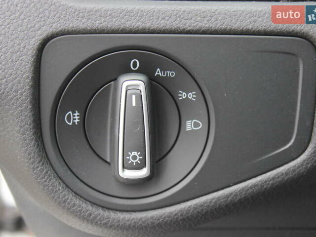 Белый Фольксваген e-Golf, объемом двигателя 0 л и пробегом 68 тыс. км за 14999 $, фото 32 на Automoto.ua