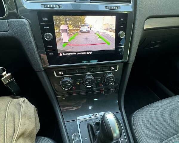 Білий Фольксваген e-Golf, об'ємом двигуна 0 л та пробігом 75 тис. км за 14650 $, фото 13 на Automoto.ua