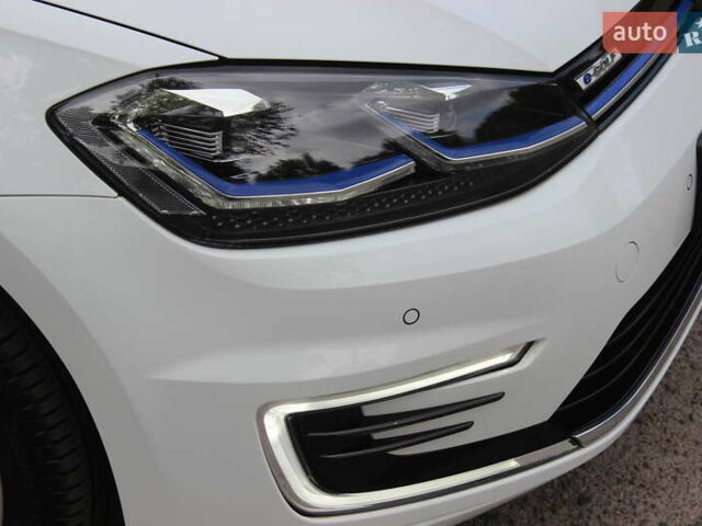 Белый Фольксваген e-Golf, объемом двигателя 0 л и пробегом 68 тыс. км за 14999 $, фото 10 на Automoto.ua