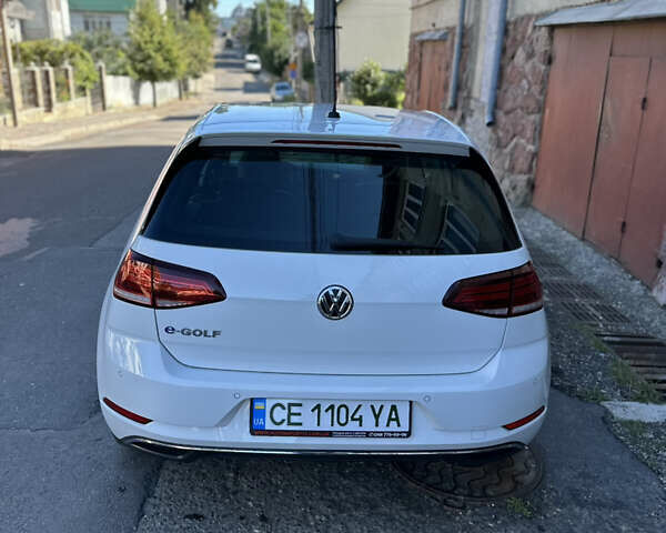 Белый Фольксваген e-Golf, объемом двигателя 0 л и пробегом 47 тыс. км за 15800 $, фото 4 на Automoto.ua