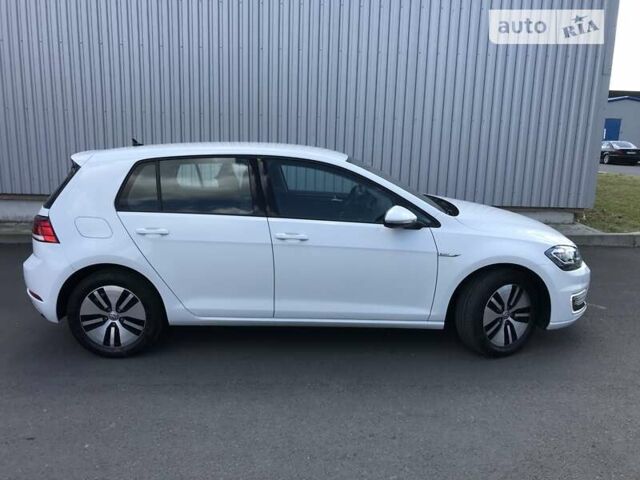 Белый Фольксваген e-Golf, объемом двигателя 0 л и пробегом 17 тыс. км за 15999 $, фото 7 на Automoto.ua