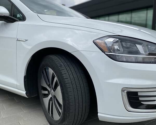 Білий Фольксваген e-Golf, об'ємом двигуна 0 л та пробігом 82 тис. км за 13000 $, фото 3 на Automoto.ua