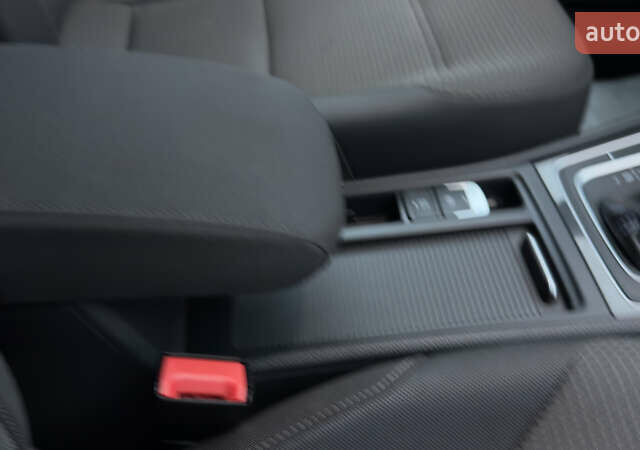 Белый Фольксваген e-Golf, объемом двигателя 0 л и пробегом 88 тыс. км за 14500 $, фото 50 на Automoto.ua