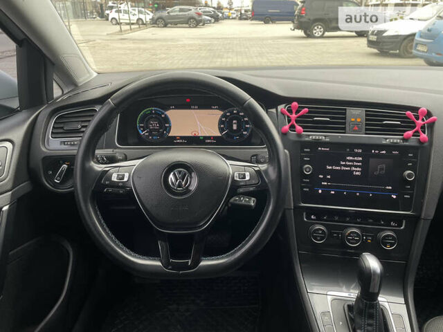 Белый Фольксваген e-Golf, объемом двигателя 0 л и пробегом 227 тыс. км за 13700 $, фото 14 на Automoto.ua