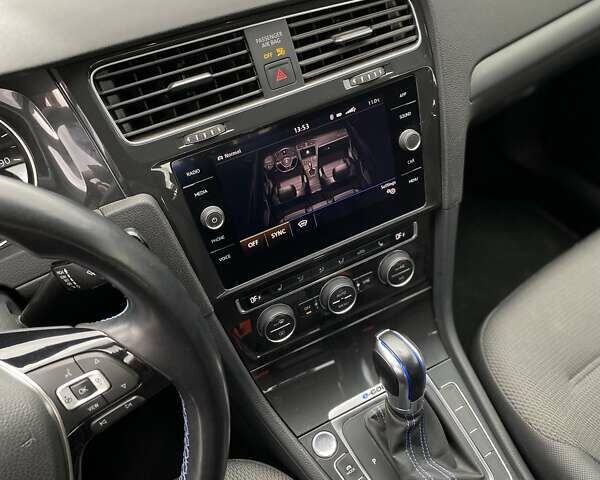 Білий Фольксваген e-Golf, об'ємом двигуна 0 л та пробігом 82 тис. км за 13000 $, фото 31 на Automoto.ua