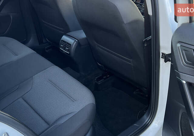 Белый Фольксваген e-Golf, объемом двигателя 0 л и пробегом 84 тыс. км за 13250 $, фото 76 на Automoto.ua