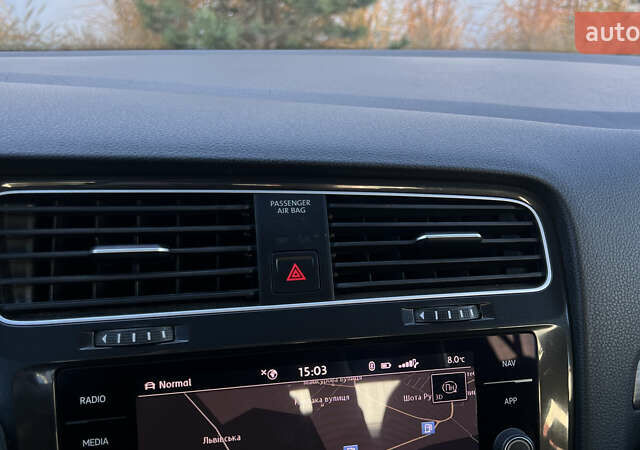 Белый Фольксваген e-Golf, объемом двигателя 0 л и пробегом 84 тыс. км за 13250 $, фото 126 на Automoto.ua