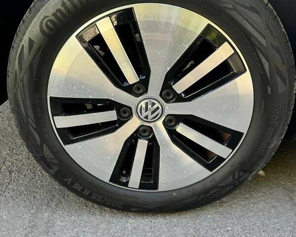 Білий Фольксваген e-Golf, об'ємом двигуна 0 л та пробігом 75 тис. км за 14650 $, фото 17 на Automoto.ua