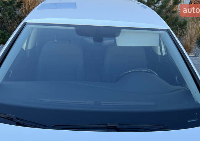 Белый Фольксваген e-Golf, объемом двигателя 0 л и пробегом 84 тыс. км за 13250 $, фото 31 на Automoto.ua