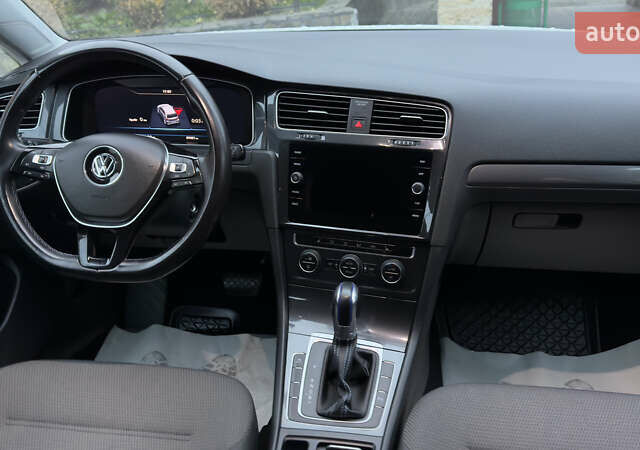 Белый Фольксваген e-Golf, объемом двигателя 0 л и пробегом 88 тыс. км за 14500 $, фото 42 на Automoto.ua