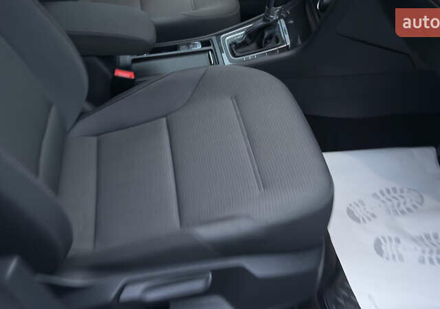 Белый Фольксваген e-Golf, объемом двигателя 0 л и пробегом 88 тыс. км за 14500 $, фото 45 на Automoto.ua