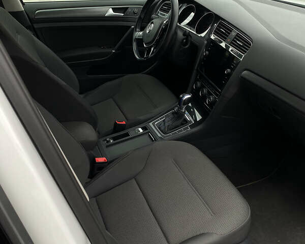 Білий Фольксваген e-Golf, об'ємом двигуна 0 л та пробігом 82 тис. км за 13000 $, фото 24 на Automoto.ua