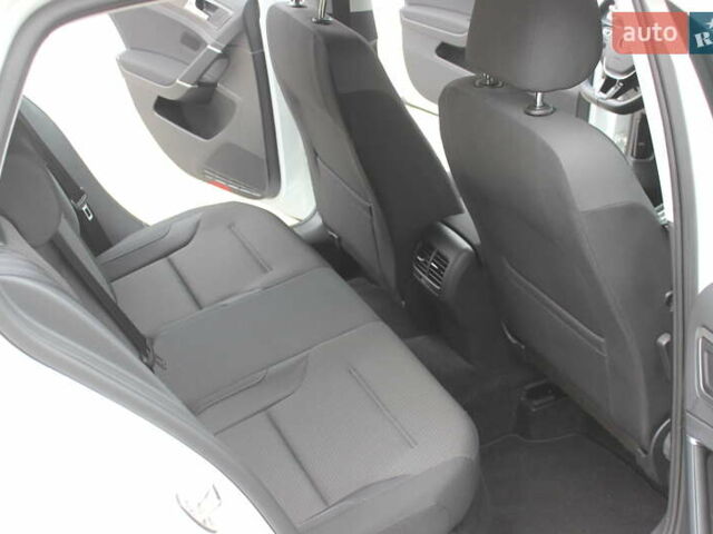 Белый Фольксваген e-Golf, объемом двигателя 0 л и пробегом 68 тыс. км за 14999 $, фото 27 на Automoto.ua