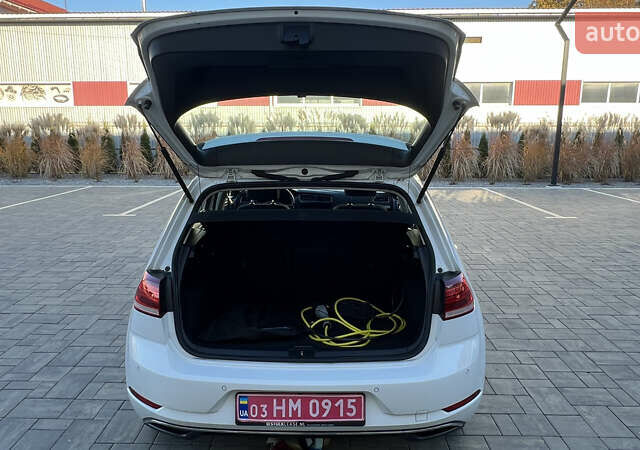 Белый Фольксваген e-Golf, объемом двигателя 0 л и пробегом 84 тыс. км за 13250 $, фото 59 на Automoto.ua