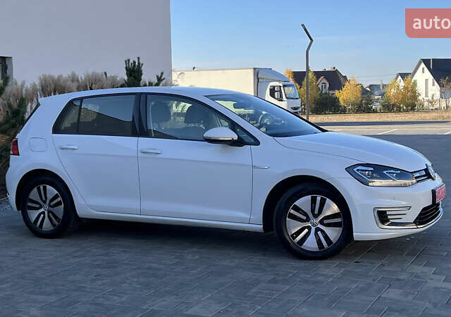 Белый Фольксваген e-Golf, объемом двигателя 0 л и пробегом 84 тыс. км за 13250 $, фото 3 на Automoto.ua