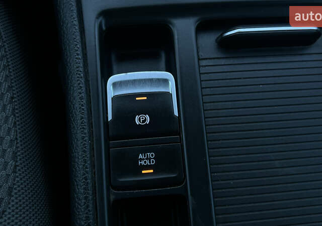 Белый Фольксваген e-Golf, объемом двигателя 0 л и пробегом 84 тыс. км за 13250 $, фото 114 на Automoto.ua