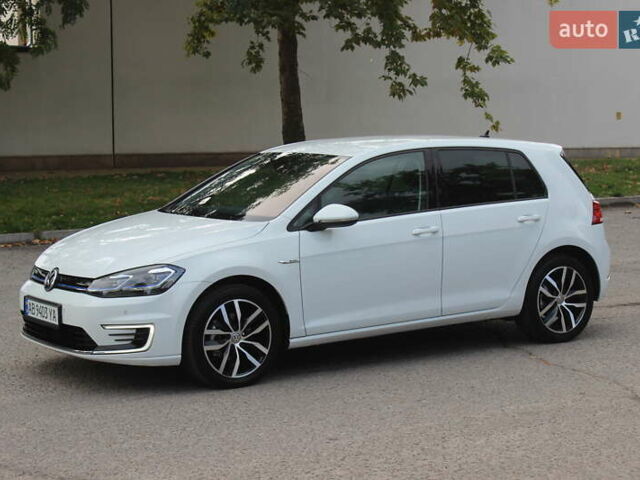 Белый Фольксваген e-Golf, объемом двигателя 0 л и пробегом 68 тыс. км за 14999 $, фото 3 на Automoto.ua