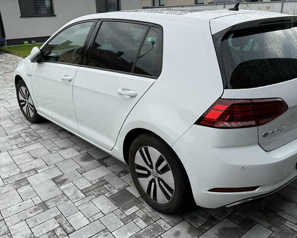 Белый Фольксваген e-Golf, объемом двигателя 0 л и пробегом 169 тыс. км за 13500 $, фото 5 на Automoto.ua