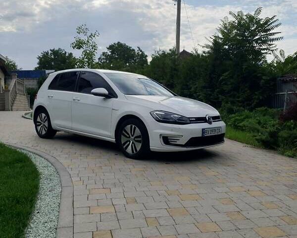 Белый Фольксваген e-Golf, объемом двигателя 0 л и пробегом 92 тыс. км за 14200 $, фото 5 на Automoto.ua