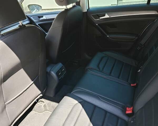 Белый Фольксваген e-Golf, объемом двигателя 0 л и пробегом 41 тыс. км за 18500 $, фото 10 на Automoto.ua