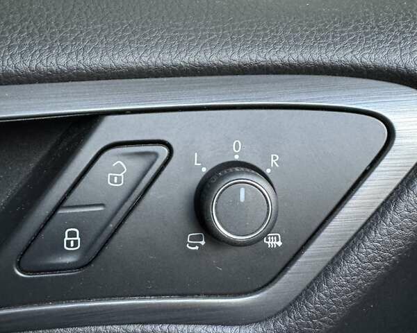 Білий Фольксваген e-Golf, об'ємом двигуна 0 л та пробігом 39 тис. км за 19500 $, фото 23 на Automoto.ua