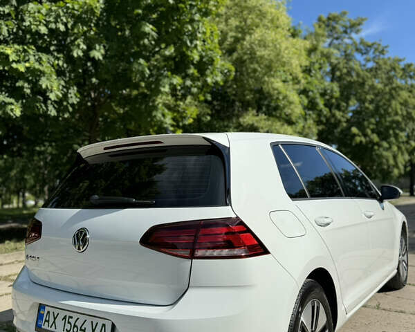 Білий Фольксваген e-Golf, об'ємом двигуна 0 л та пробігом 104 тис. км за 15700 $, фото 5 на Automoto.ua