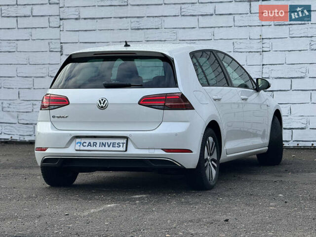 Белый Фольксваген e-Golf, объемом двигателя 0 л и пробегом 102 тыс. км за 13200 $, фото 13 на Automoto.ua