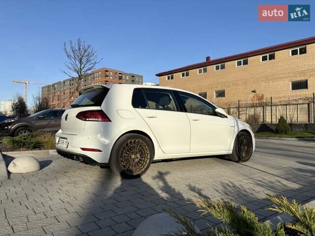 Белый Фольксваген e-Golf, объемом двигателя 0 л и пробегом 129 тыс. км за 12800 $, фото 3 на Automoto.ua