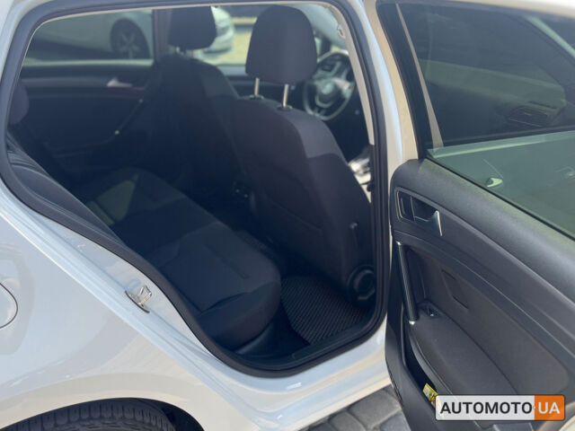 Білий Фольксваген e-Golf, об'ємом двигуна 36 л та пробігом 70 тис. км за 16590 $, фото 25 на Automoto.ua