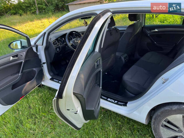 Белый Фольксваген e-Golf, объемом двигателя 0 л и пробегом 169 тыс. км за 13500 $, фото 9 на Automoto.ua