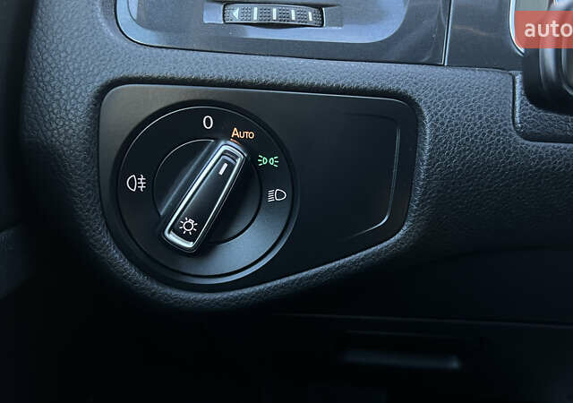 Белый Фольксваген e-Golf, объемом двигателя 0 л и пробегом 84 тыс. км за 13250 $, фото 97 на Automoto.ua