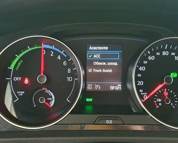 Белый Фольксваген e-Golf, объемом двигателя 0 л и пробегом 92 тыс. км за 14200 $, фото 2 на Automoto.ua