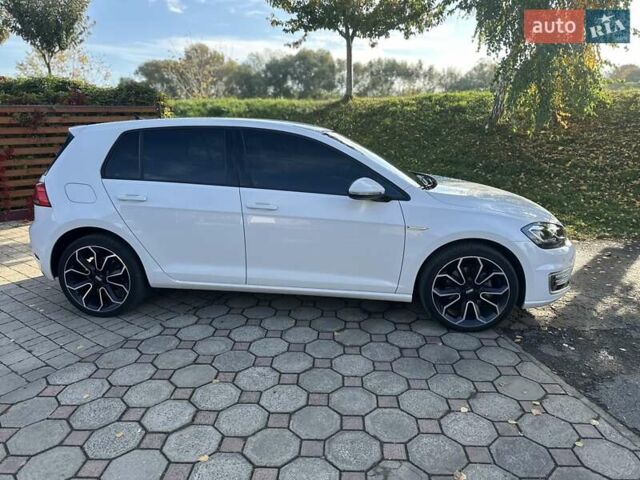 Белый Фольксваген e-Golf, объемом двигателя 0 л и пробегом 48 тыс. км за 13900 $, фото 4 на Automoto.ua