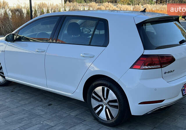 Белый Фольксваген e-Golf, объемом двигателя 0 л и пробегом 84 тыс. км за 13250 $, фото 19 на Automoto.ua