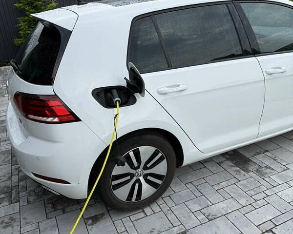 Белый Фольксваген e-Golf, объемом двигателя 0 л и пробегом 169 тыс. км за 13500 $, фото 3 на Automoto.ua
