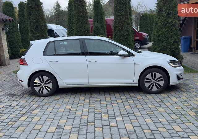 Белый Фольксваген e-Golf, объемом двигателя 0 л и пробегом 88 тыс. км за 14500 $, фото 14 на Automoto.ua
